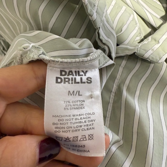 Daily drills green/white oversized button up - Picture 5 of 5